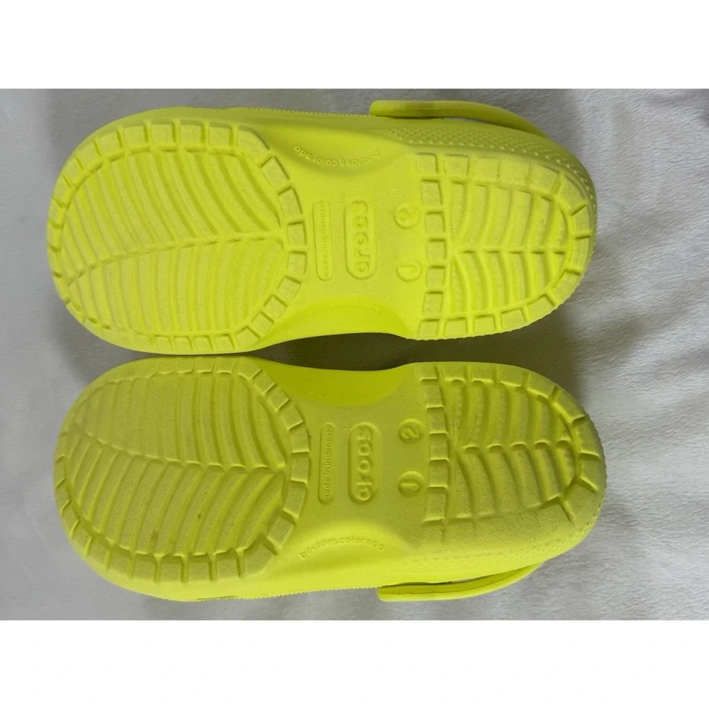 Crocs Classic Clog Youth Kids Size J2 Volt Yellow Slip On Comfort Shoes